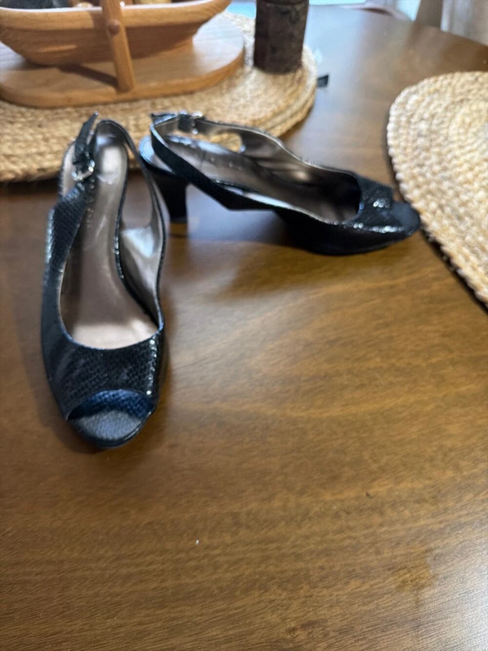 3 for $9 Etienne anger black toe, heel sandal, snake embossed 8.5 W 615